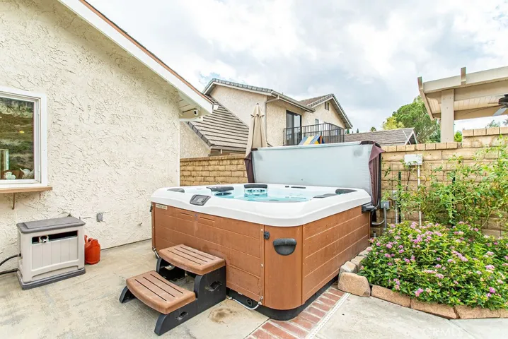 20741 Dan Court, Saugus, California 91350
