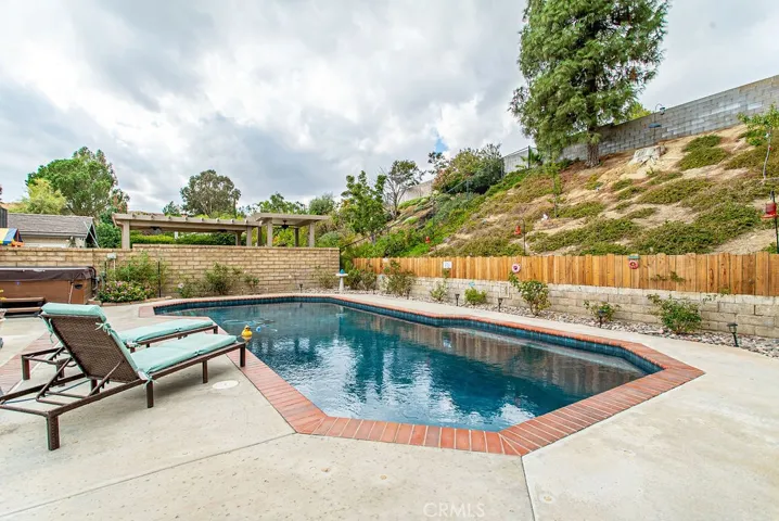 20741 Dan Court, Saugus, California 91350