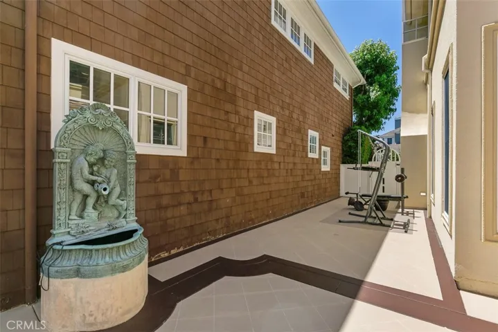 26 Long Bay Drive, Newport Beach, California 92660