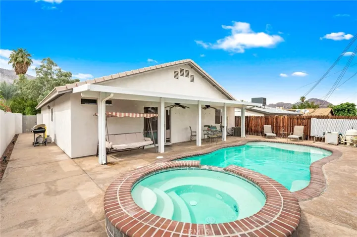 Beautiful Poo/Spa Backyard with magnificent views of the mountains