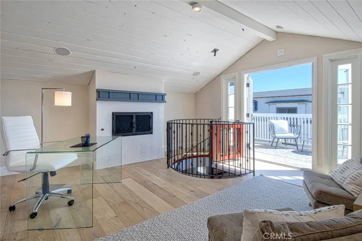 5301 River Avenue, Newport Beach, California 92663
