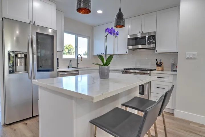 3748 Governor Dr, San Diego, California 92122