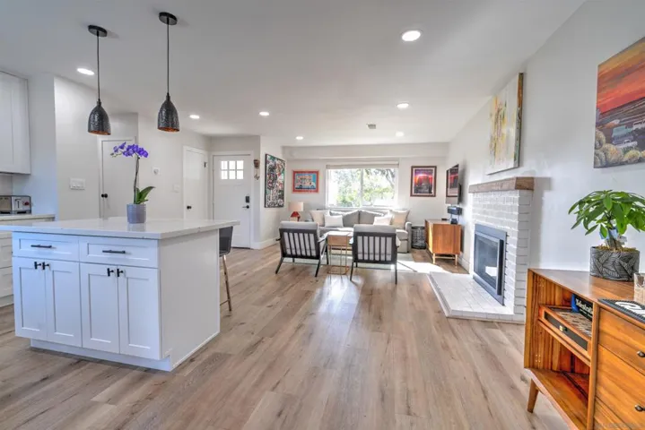 3748 Governor Dr, San Diego, California 92122