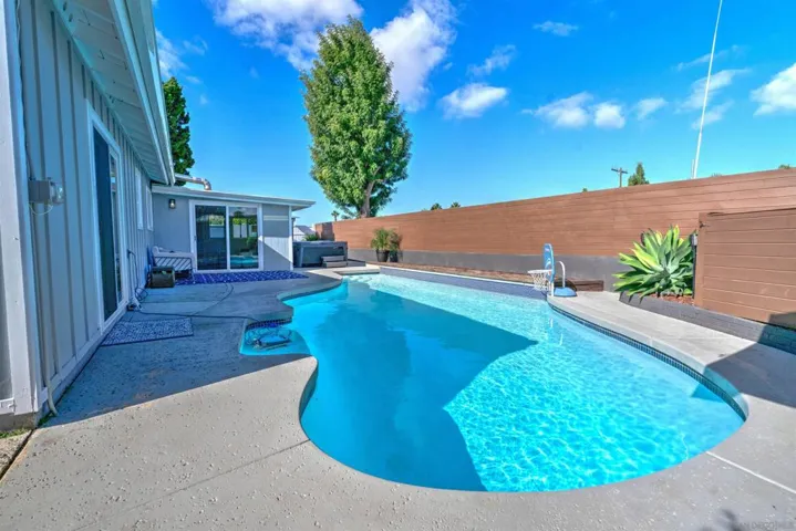 3748 Governor Dr, San Diego, California 92122