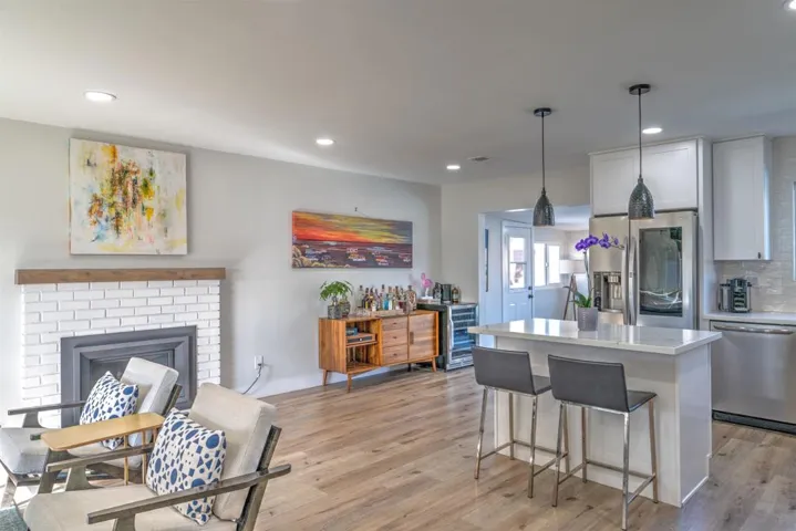 3748 Governor Dr, San Diego, California 92122