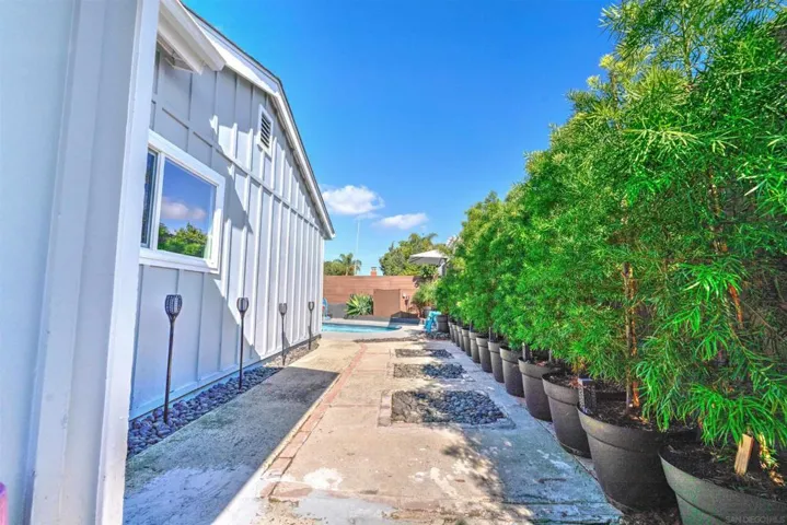 3748 Governor Dr, San Diego, California 92122