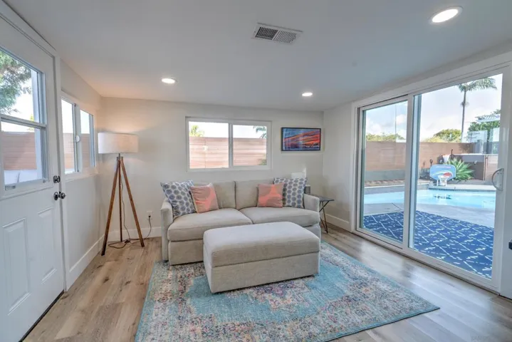 3748 Governor Dr, San Diego, California 92122