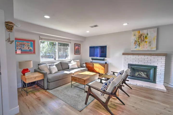 3748 Governor Dr, San Diego, California 92122