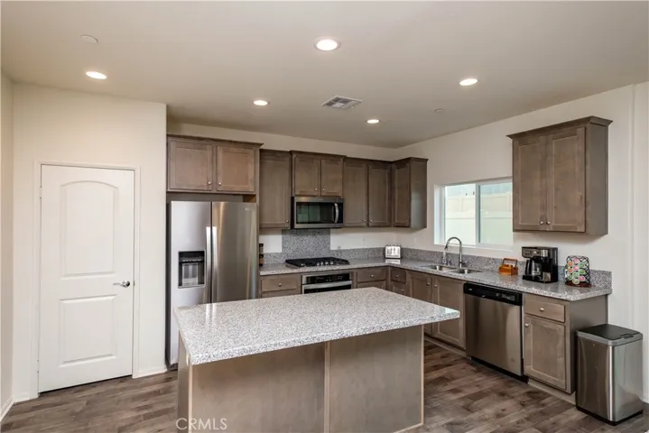 10756 Quarter Horse Avenue, Hesperia, California 92345