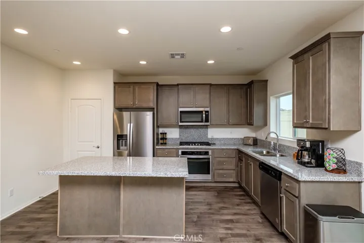 10756 Quarter Horse Avenue, Hesperia, California 92345