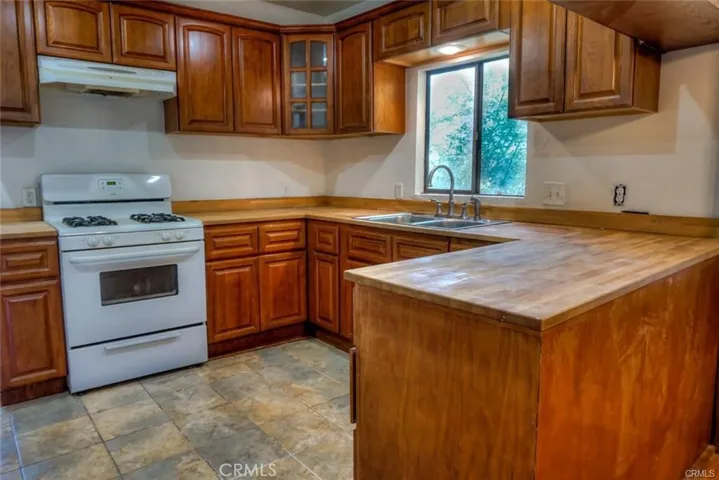 22832 Waters Drive, Crestline, California 92325