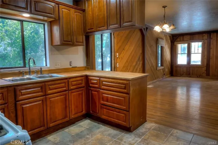 22832 Waters Drive, Crestline, California 92325