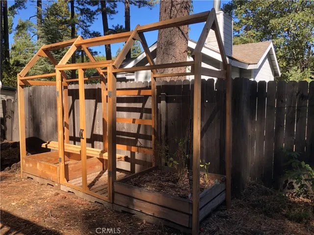 22832 Waters Drive, Crestline, California 92325