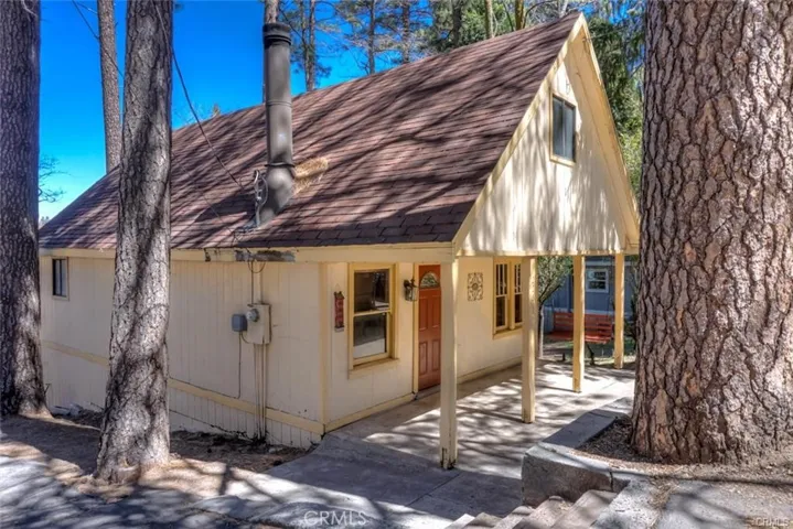 22832 Waters Drive, Crestline, California 92325