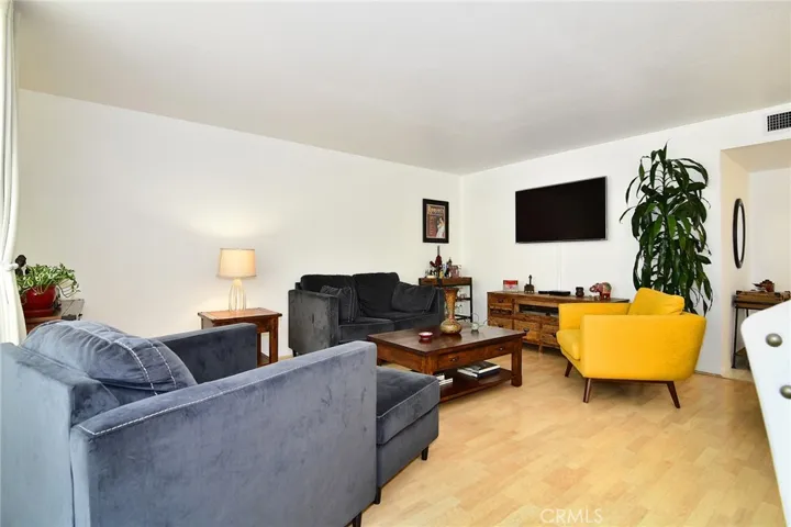 18640 Collins Street 114, Tarzana, California 91356