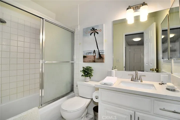 18640 Collins Street 114, Tarzana, California 91356
