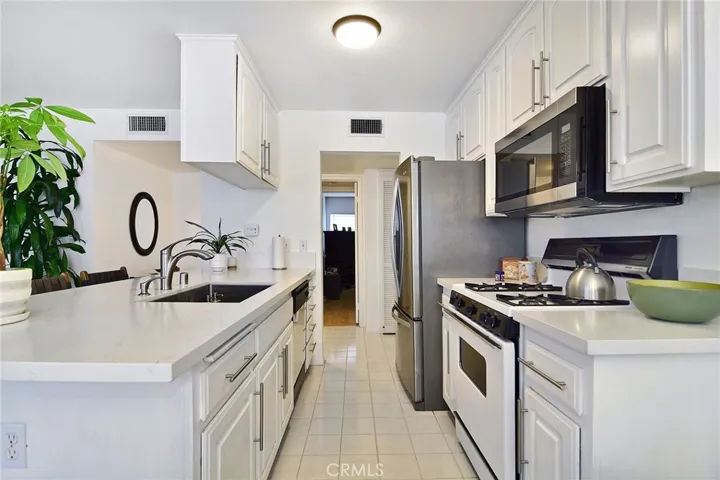 18640 Collins Street 114, Tarzana, California 91356