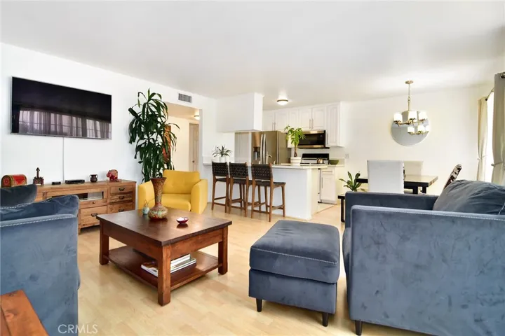 18640 Collins Street 114, Tarzana, California 91356