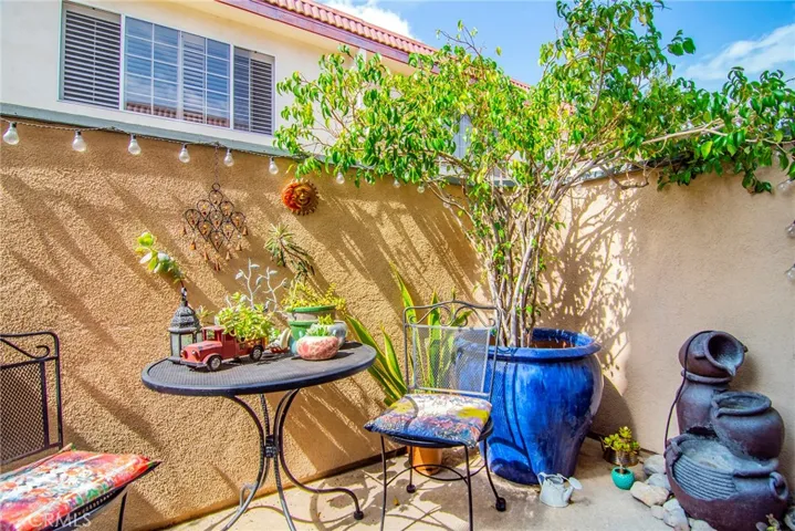 18640 Collins Street 114, Tarzana, California 91356