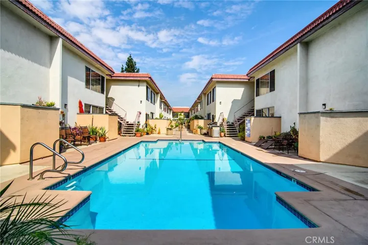 18640 Collins Street 114, Tarzana, California 91356