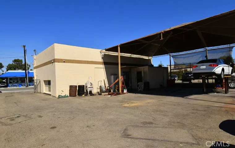 3886 Merrill Avenue, Riverside, California 92506