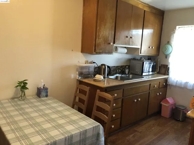 3909 Midvale Ave., Oakland, California 94602-3946