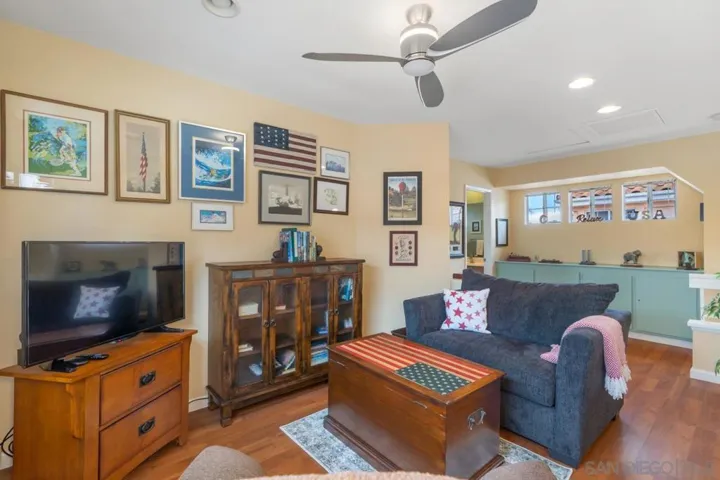 2432 Links Way, Vista, California 92081