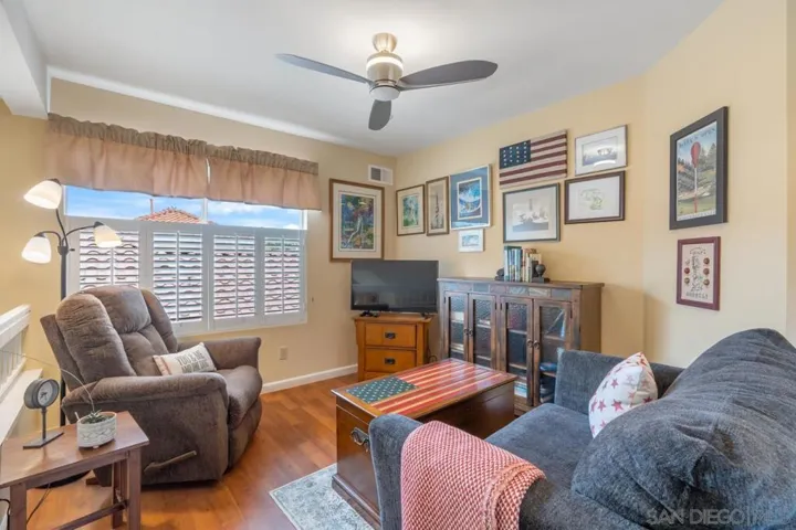 2432 Links Way, Vista, California 92081