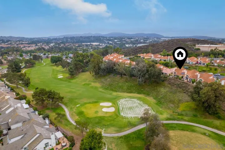 2432 Links Way, Vista, California 92081