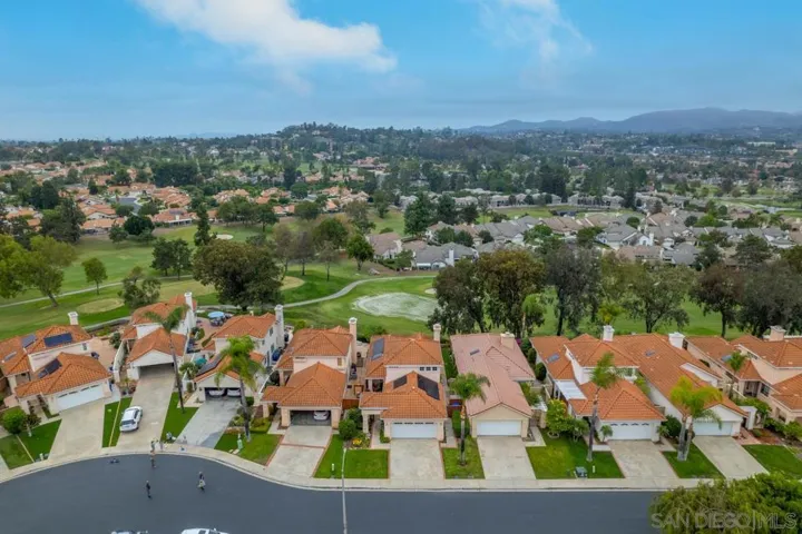 2432 Links Way, Vista, California 92081