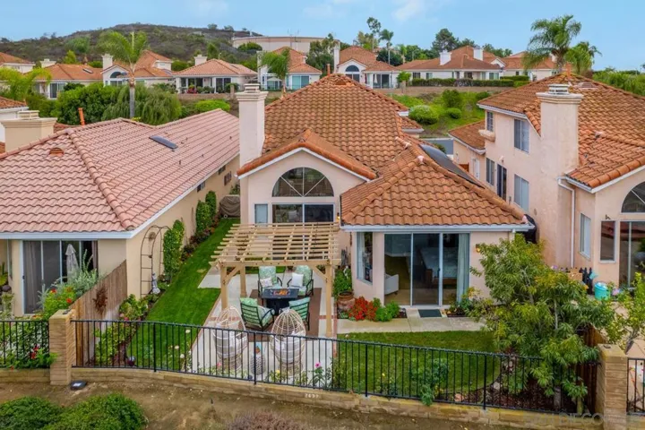 2432 Links Way, Vista, California 92081