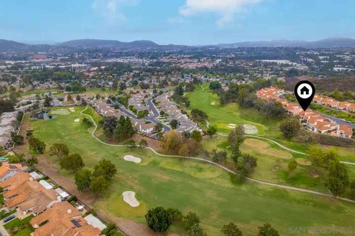 2432 Links Way, Vista, California 92081
