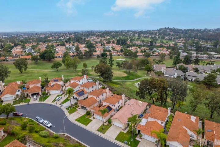 2432 Links Way, Vista, California 92081