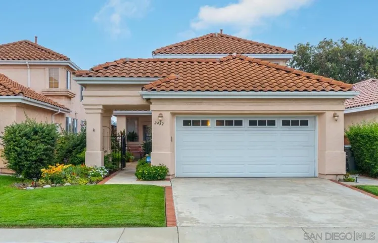 2432 Links Way, Vista, California 92081