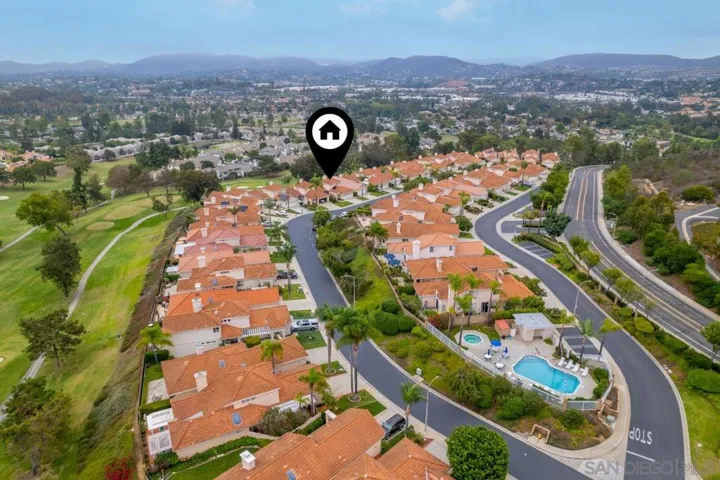 2432 Links Way, Vista, California 92081