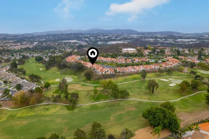 2432 Links Way, Vista, California 92081