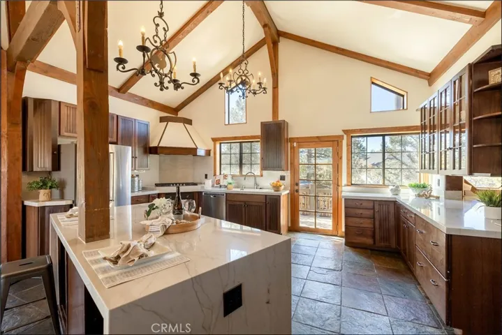 371 Starlight Circle, Big Bear, California 92315