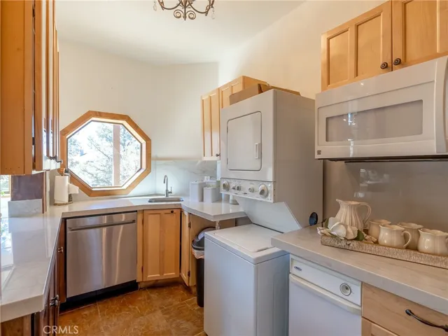 371 Starlight Circle, Big Bear, California 92315
