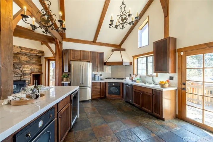 371 Starlight Circle, Big Bear, California 92315