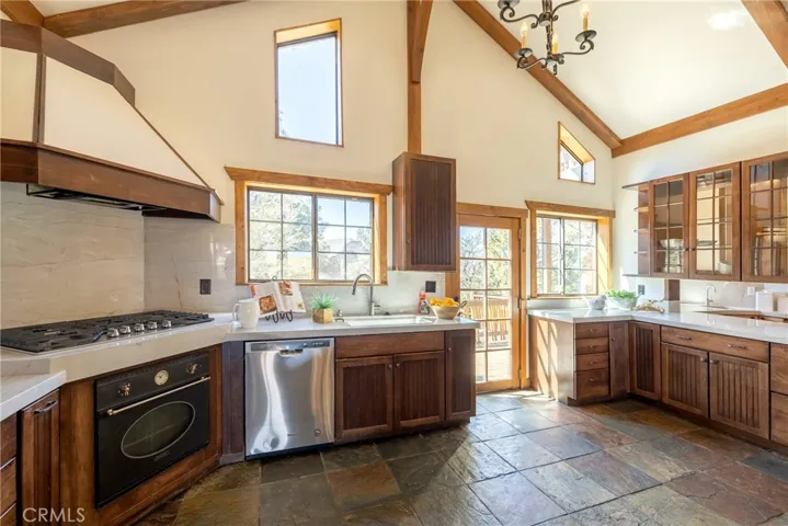 371 Starlight Circle, Big Bear, California 92315