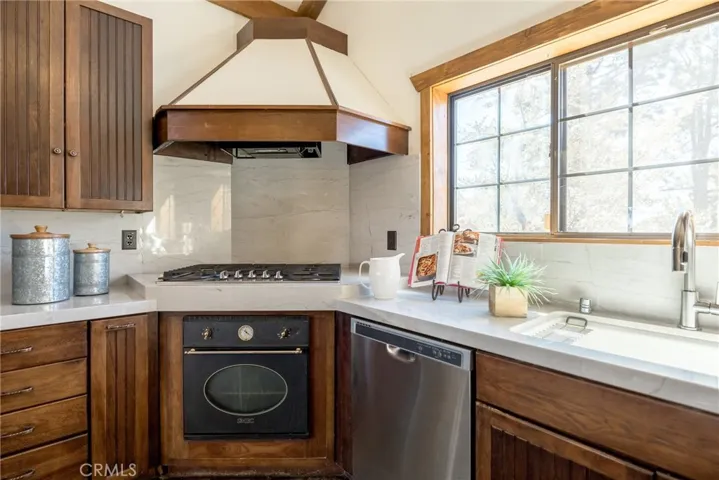371 Starlight Circle, Big Bear, California 92315