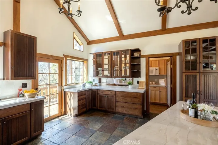 371 Starlight Circle, Big Bear, California 92315