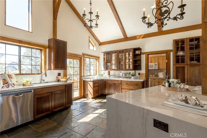371 Starlight Circle, Big Bear, California 92315