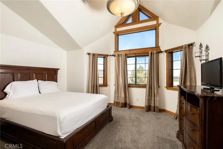371 Starlight Circle, Big Bear, California 92315