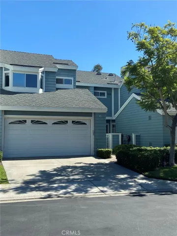 Lush landscaping in this beautiful community....