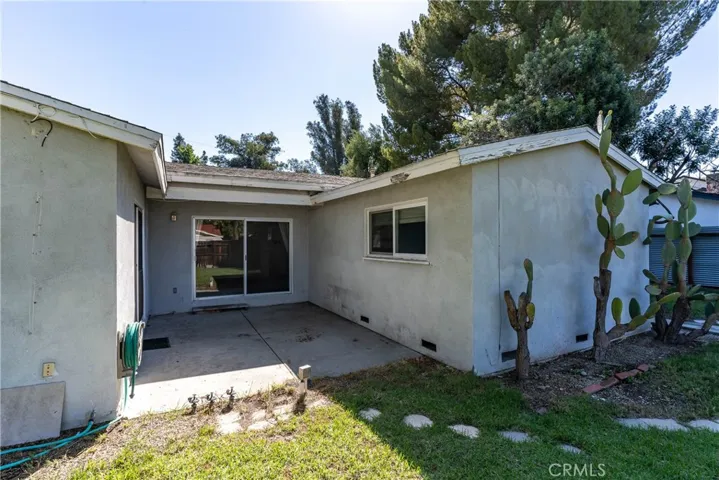 23233 Ladrillo Street, Woodland Hills, California 91367