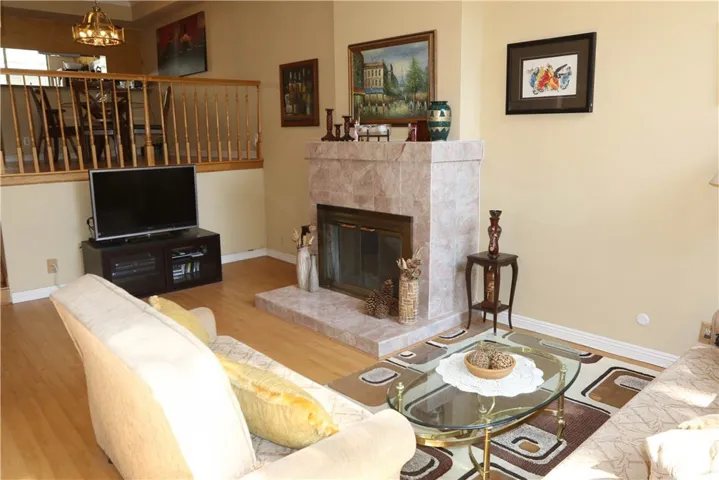 5435 Yarmouth Avenue 8, Encino, California 91316