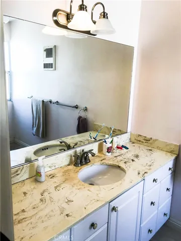 5435 Yarmouth Avenue 8, Encino, California 91316