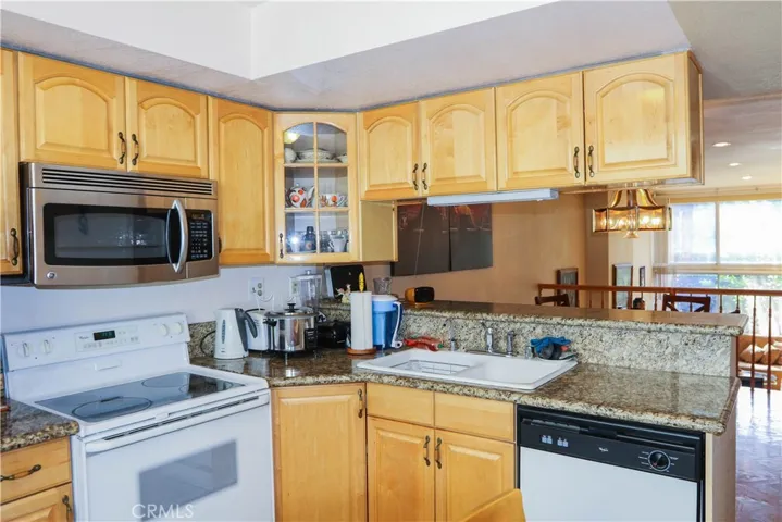 5435 Yarmouth Avenue 8, Encino, California 91316
