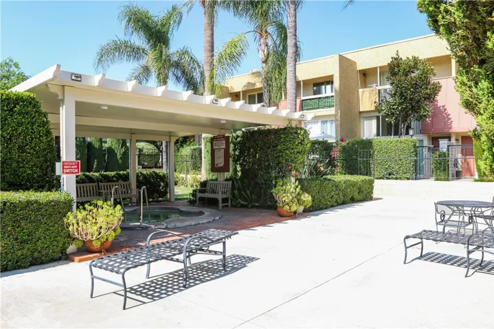 5435 Yarmouth Avenue 8, Encino, California 91316